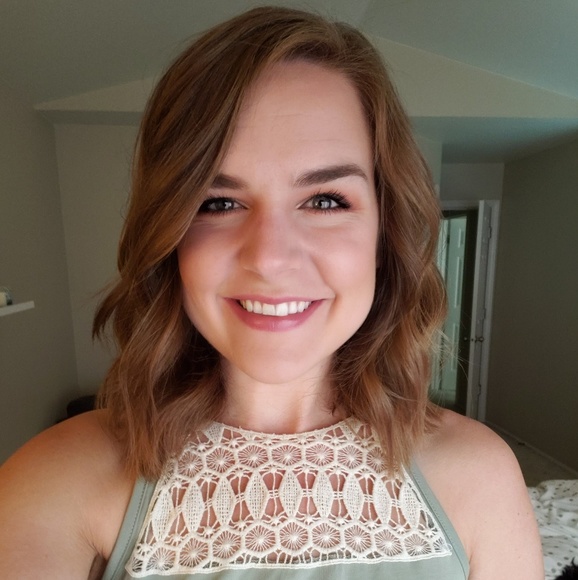 Meet your Posher, Hannah - Picture 1 of 1